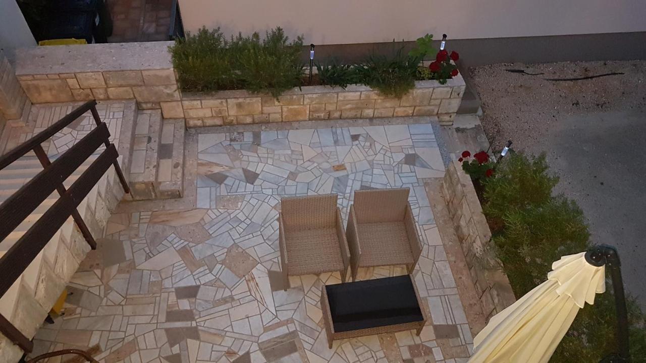 Apartment Sara Новаля Екстериор снимка