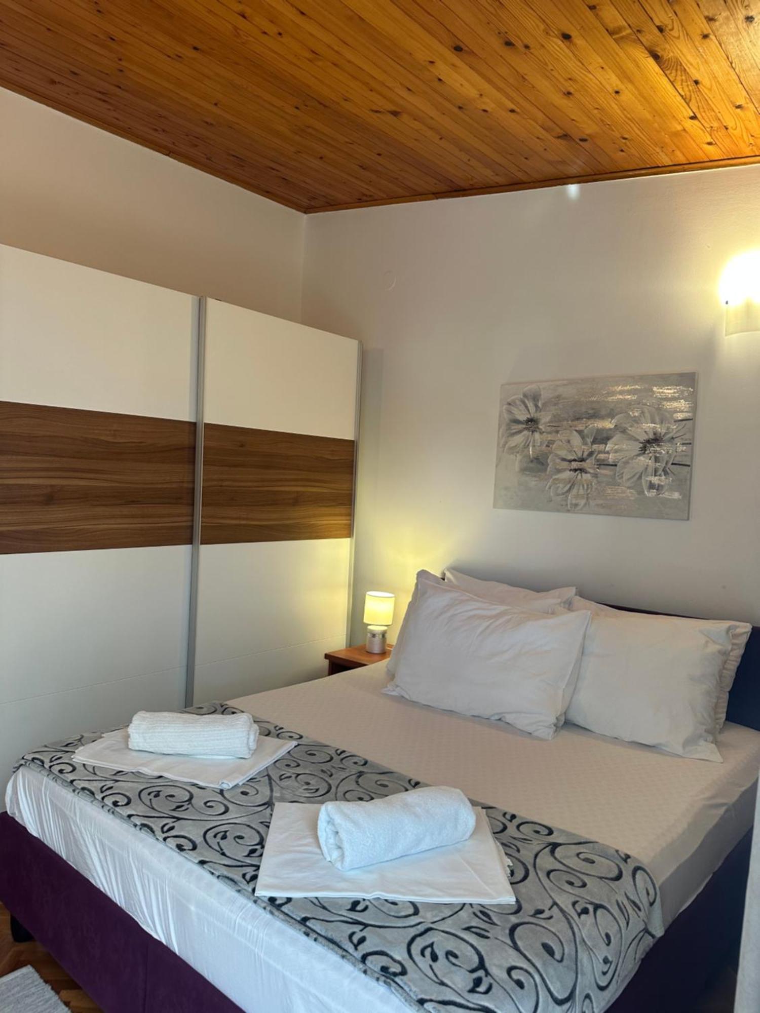 Apartment Sara Новаля Екстериор снимка