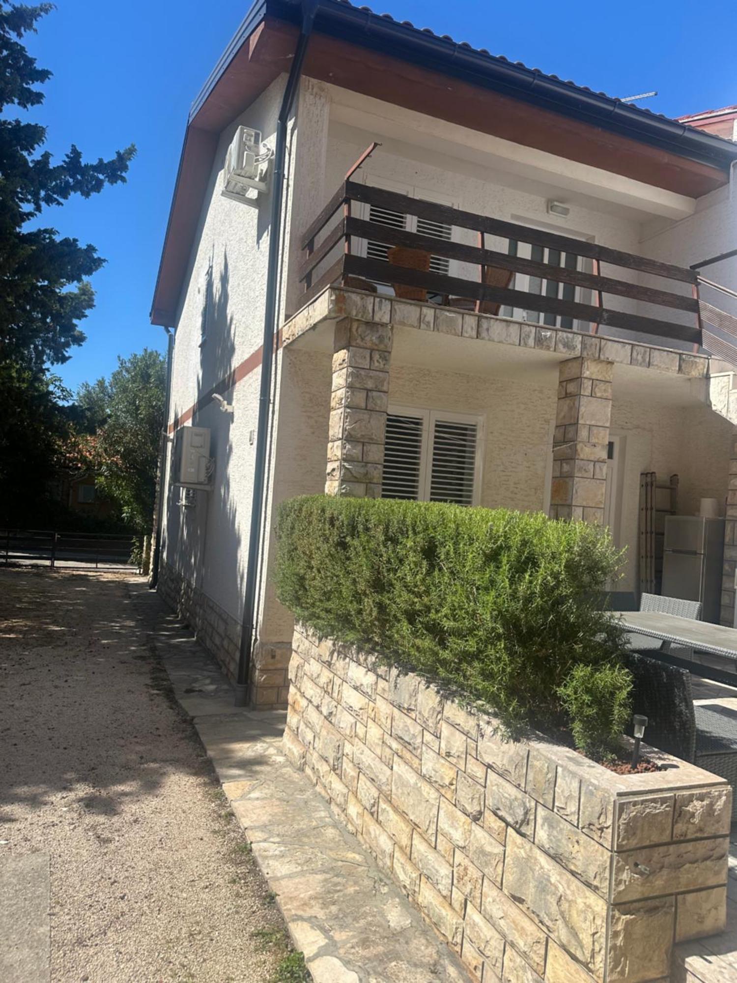 Apartment Sara Новаля Екстериор снимка
