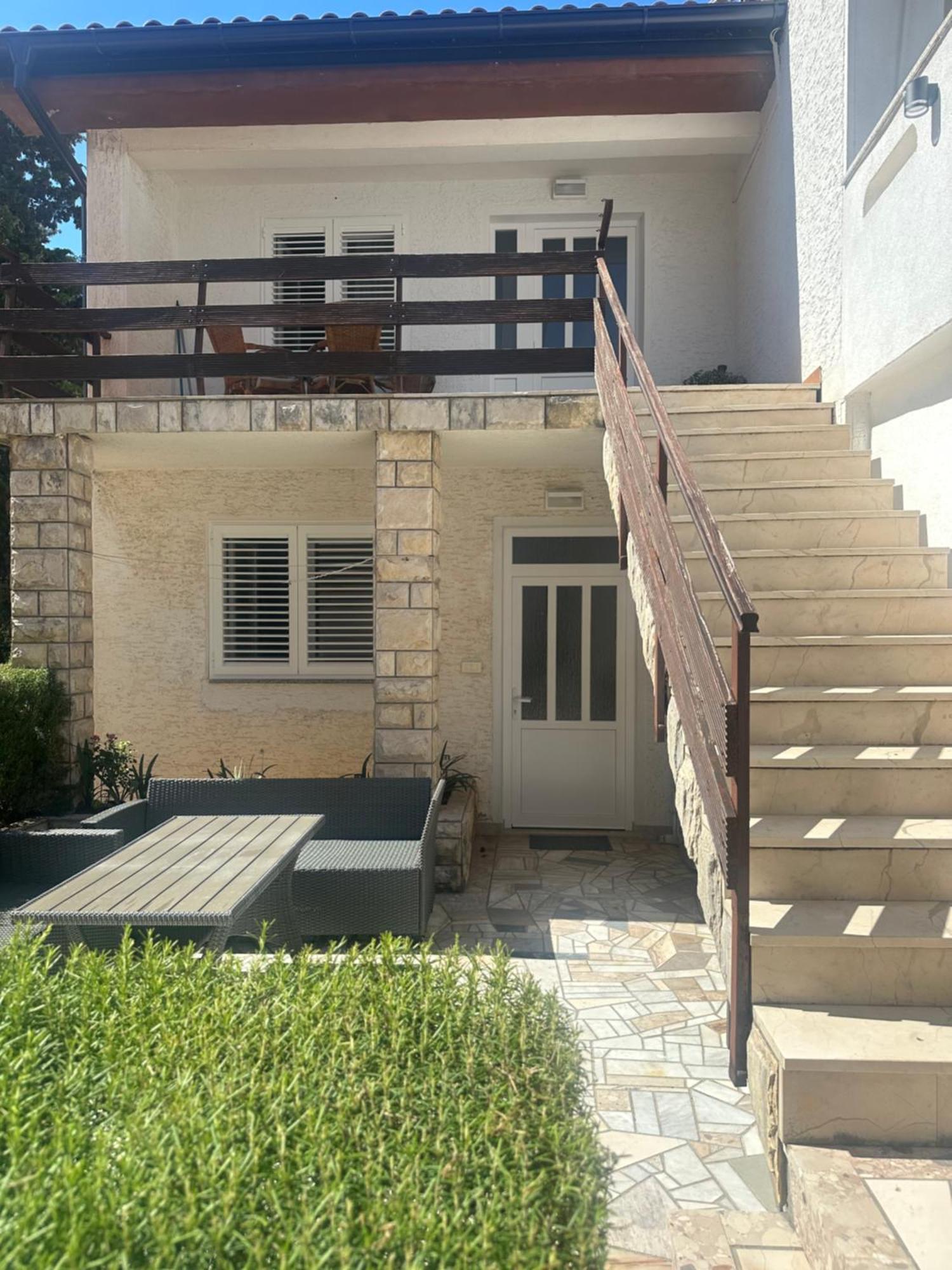 Apartment Sara Новаля Екстериор снимка